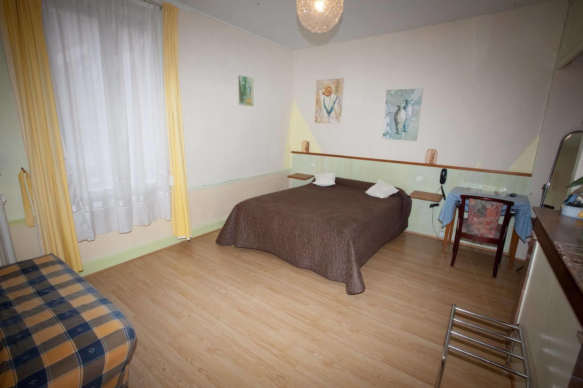 Hotel De La Cite Châlons-en-Champagne Kültér fotó