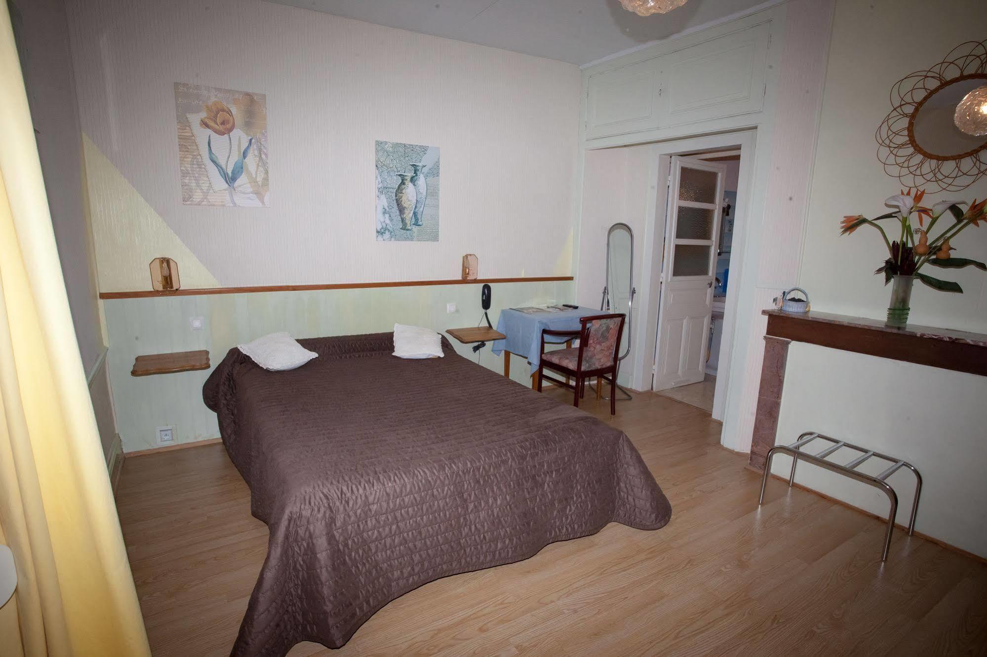 Hotel De La Cite Châlons-en-Champagne Kültér fotó